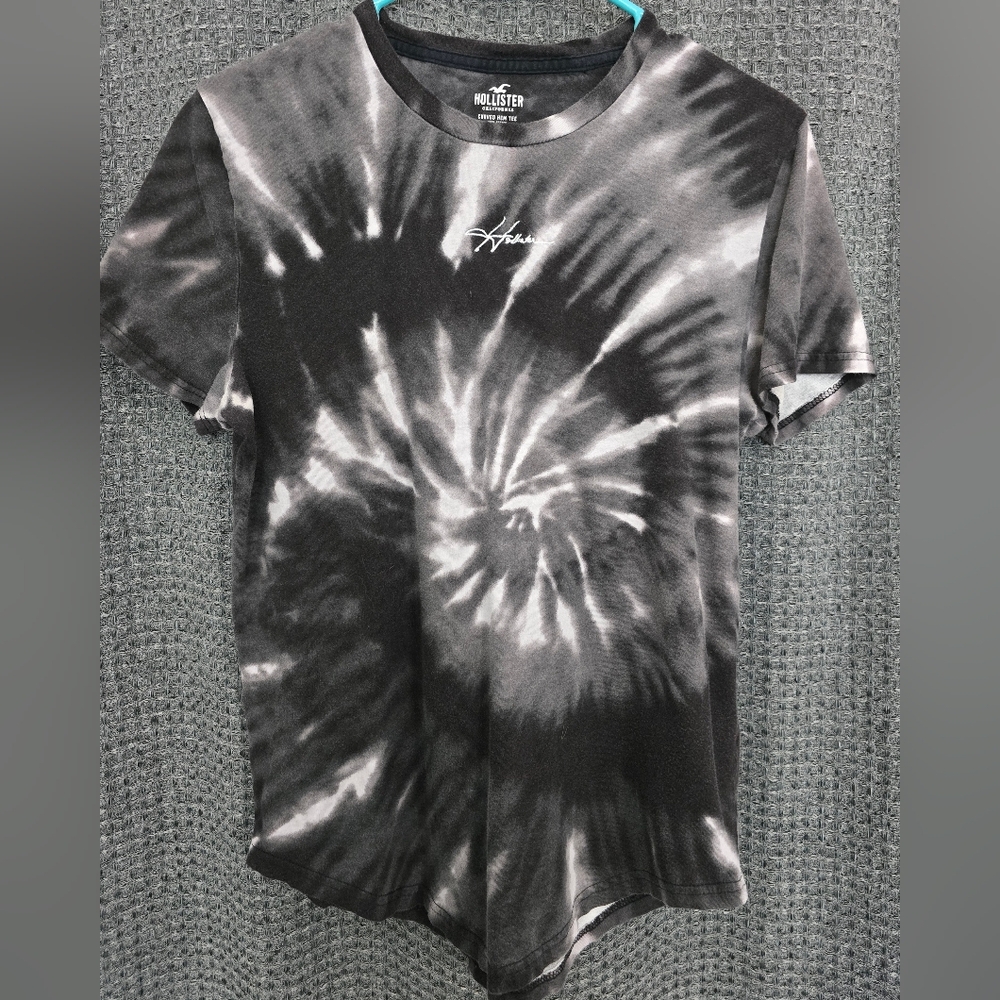 Hollister Black and White Spiral Tee